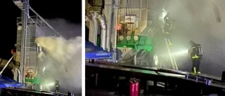 Brand bröt ut vid ladugård – 40 kubikmeter vete brinner