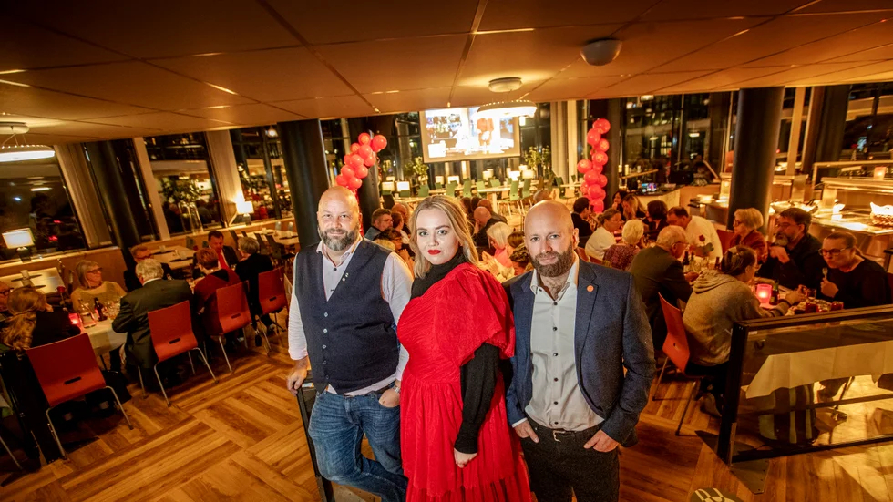 De var segervissa under söndagskvällen: Patric Lundström, Kata Nilsson, kommunalrådskandidater och Claes Danell, S-ordförande.