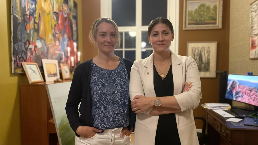 Miljöpartiets Rebecka Hovenberg och Maria Moraes var under valnatten försiktigt positiva när det gäller valresultatet i Linköpings kommun.