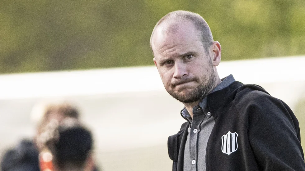PIF-tränaren Tomas Eriksson är sammanbiten och ser fram mot tuffa uppgifter på LF Arena under höststarten. 