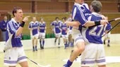 Kenneth Eriksson har gjort mål  och Johan Helander är snabbast fram för att gratulera. Till vänster ses fyramålsskytten Jimmy Hultin.
FOTO: NICLAS SANDBERG