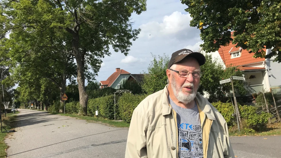 John-Erik Johansson är Jönåkersbo sedan över 50 år. Han tror att SD:s framgångar bottnar i en besvikelse över samhällsutvecklingen och oro för kriminaliteten. Häromdagen såg han hur några tjuvar stal en katalysator från barnbarnets bil som stod på parkeringen. "Jag bankade på fönstret men det struntade dom i", säger han.