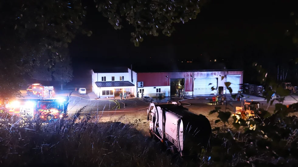 Brand i verkstadsbyggnad i Faxan.