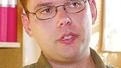 Kommunstyrelsens ordförande, Mattias Ottosson, lovar att pengarna för maxtaxan inte ska tas från förskolan.