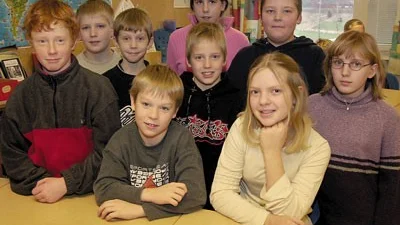 Vånga skola ska vara med i år. Här syns femteklassarna i klass 4-6 B. Längst fram står laget, från vänster ersättare Johan Brändholm samt ordinarie Henrik Berggren och Jenny Johansson. Ersättare Caroline Lööv saknas. 
FOTO: TITTI OLOVSSON