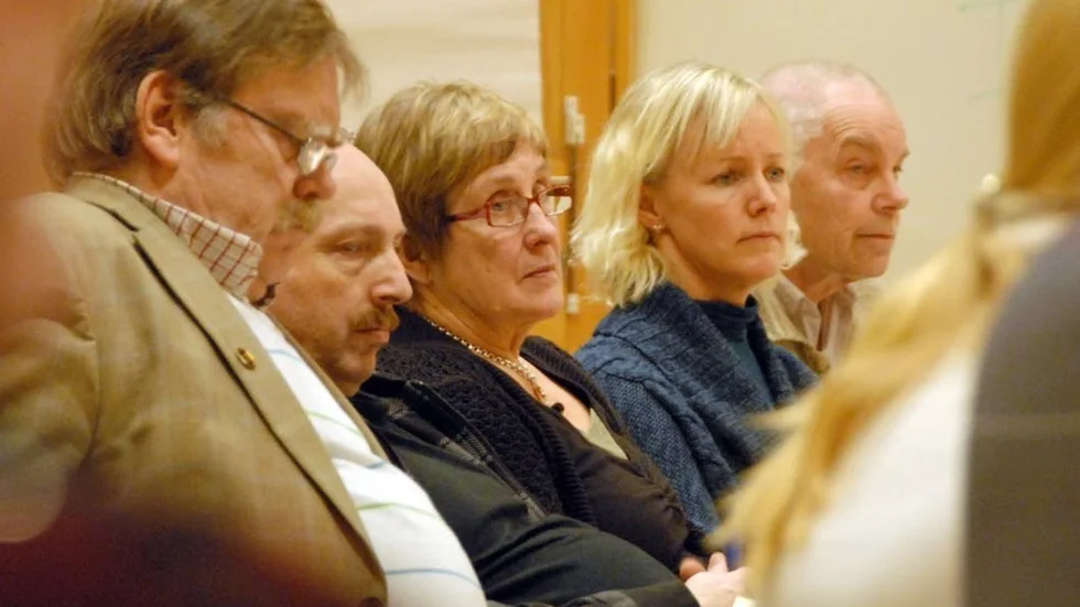 Centerpartiet i Arjeplog, här representerade av Bosse Johansson, John Wännström, Doris Johansson, Lena Nilsson och Ulf Ottosson, öppnar dörren för samarbete igen. (Arkivbild)