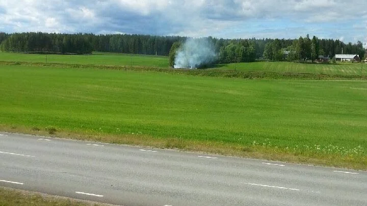 Den här brandbilden är tagen i trakterna av Lillstrand, utanför Älvsbyn där det brann på olika platser längs stambanan på fredagseftermiddagen.