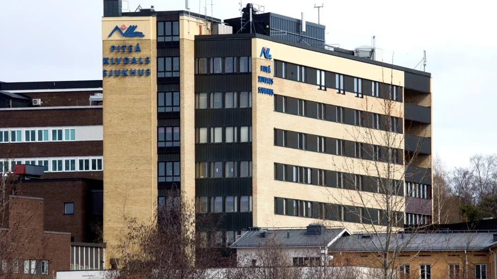 Mannen skickades hem från akutmottagningen på Piteå älvdals sjukhus, utan att någon meddelades. Tre dygn senare hittades han död i sitt hem. (Arkivbild)