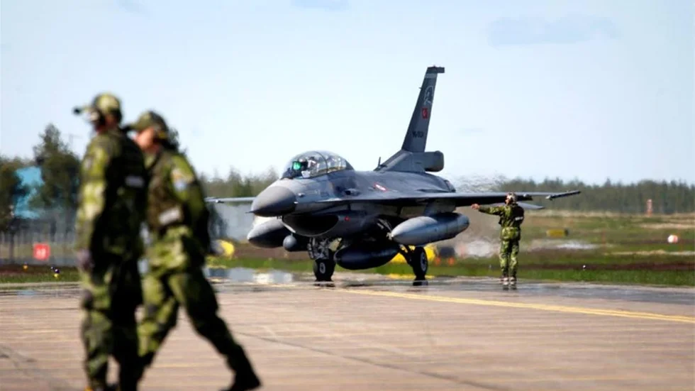 Norrbottens flygflottilj har anställt 100 heltids- och deltidssoldater.