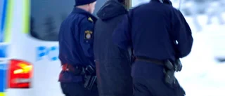Tre unga män anhållna
