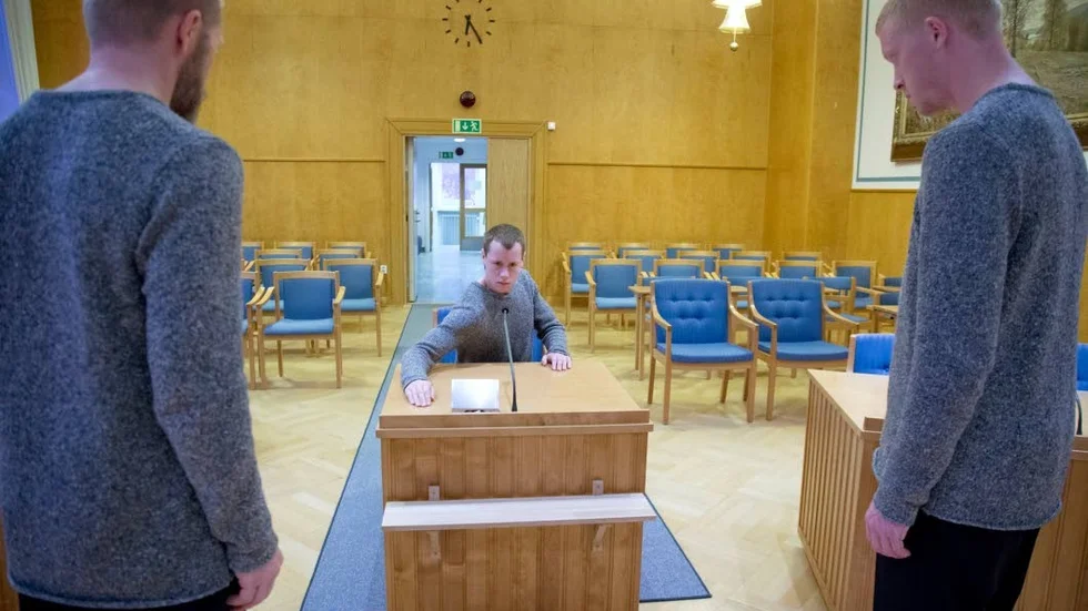 Karaktären Jean, han som enligt koreografen ”sköter sin egen övervakning genom självdisciplin”, gestaltad i trippelupplaga av Timo Nieminen, Jimmie Larsson och Dan Langerborg. ?