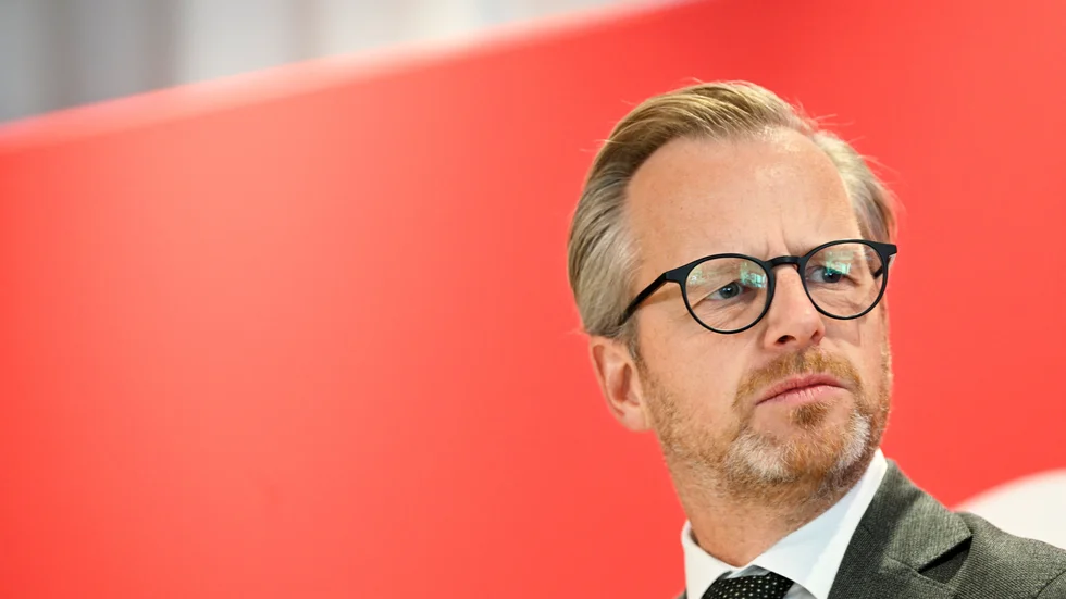 Fallande bostadspriser - men ingen krasch i sikte, enligt finansminister Mikael Damberg (S).
