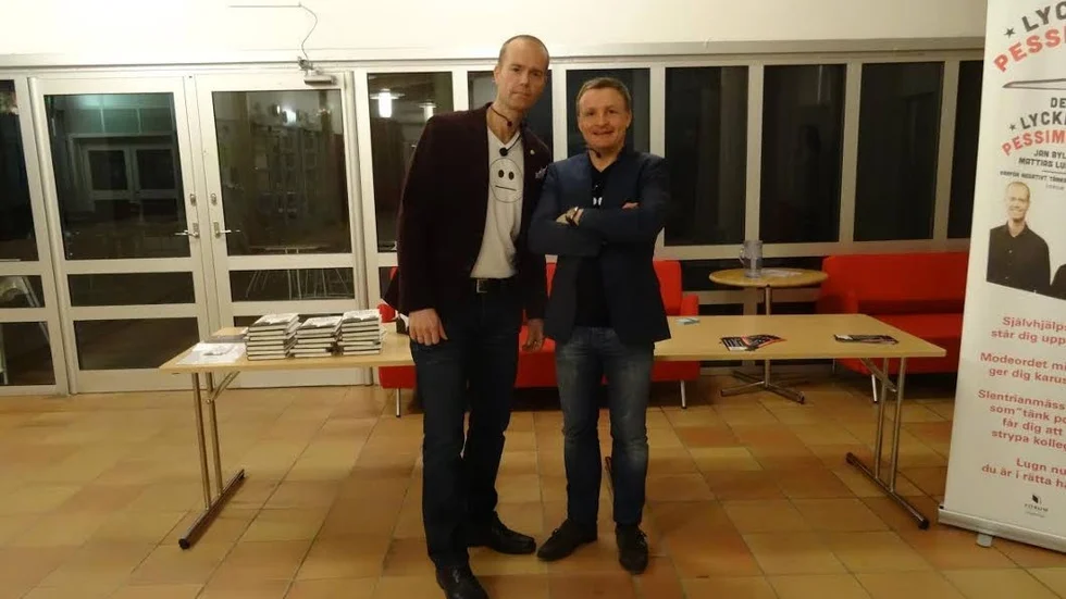 Duon började turnéra med föreställningen i norra Sverige så nu ska de avsluta i Norrbotten också, närmare bestämt Älvsbyn där Mattias Lundberg kommer ifrån.
