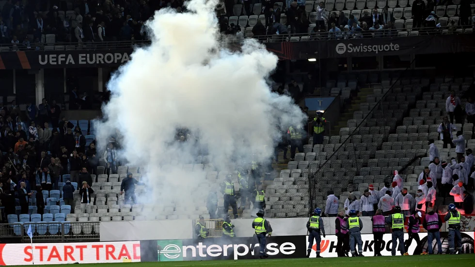 Union Berlin-supportrar sköt in fyrverkeripjäser mot både planen och läktaren i Europa League-matchen borta mot Malmö FF. Spelet återupptogs efter en stund och bortalaget vann med 1–0.