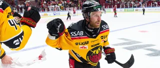 Komarovs sköna pik – mot sig själv: "Det är otroligt – jag är 35 år gammal och ser inte pucken"