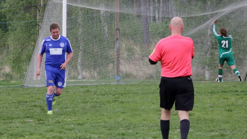 37-årige Fredrik "Freud" Johansson blir en nyckelspelare i Sikfors som laddar inför premiären av division 5-fotbollen.