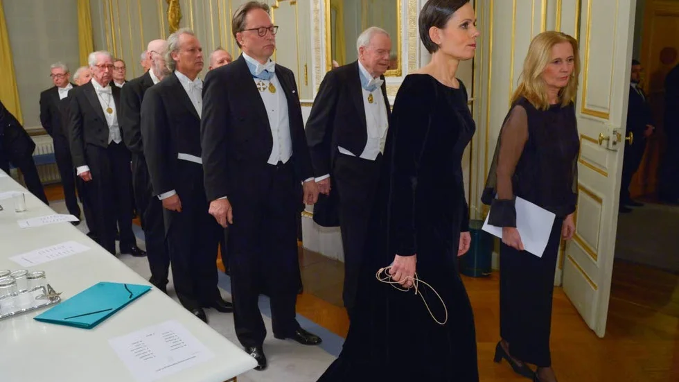 Konflikten i Svenska Akademien har övergått i öppet krig efter Horace Engdahls hårda attack mot Sara Danius.