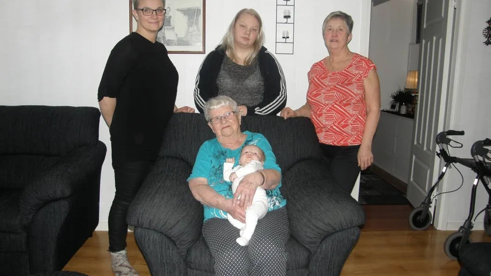 Minstingen Elton Johansson, mamma Malin Johansson, mormor Marie Pålsson, mormors mor Lena Pålsson och mormors mormor Ebba Pålsson.