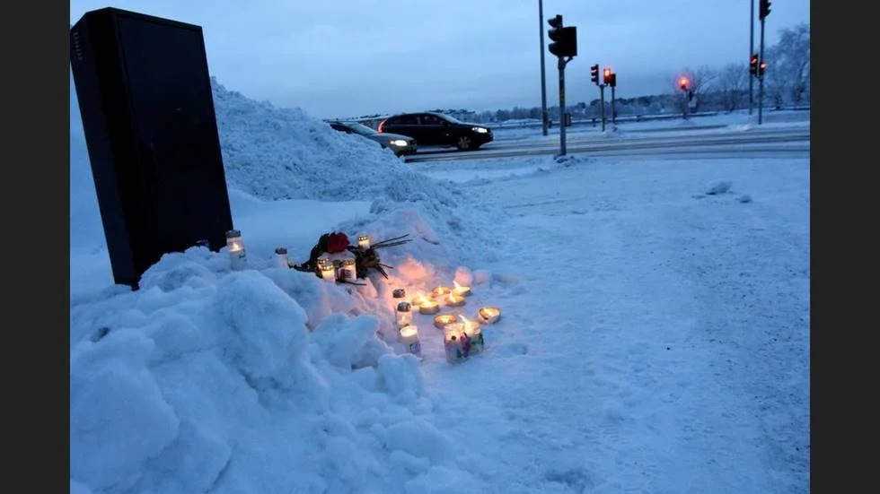 Frågetecken. Många frågor är  fortfarande obesvarade kring den tragiska olyckan i Luleå på julaftonen. Nu sätter polisen sitt hopp till en så kallad "svart låda" som kan finnas i den misstänkte 18-åringens bil.