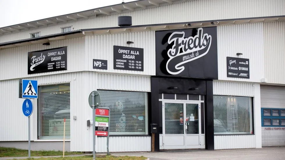 Konkurs. Strax innan konkursen sköntaxerades Freds musik på Back city med drygt 300 000 kronor.