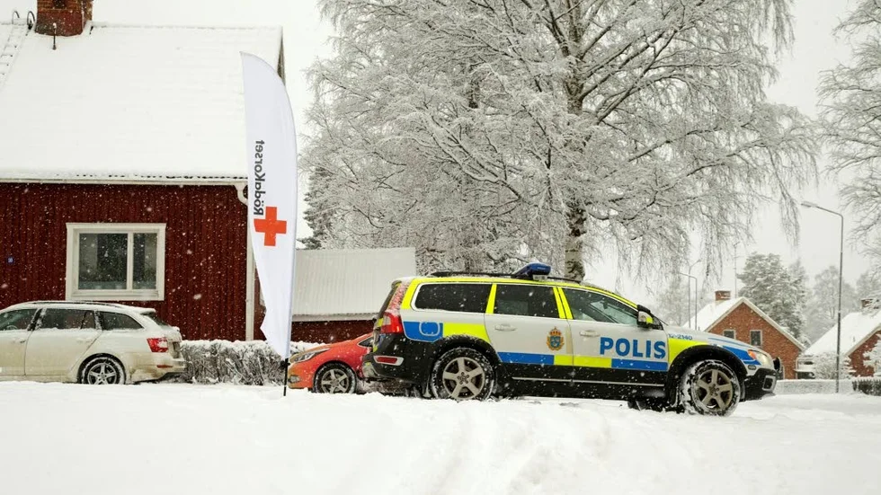 UTREDNING. Polisen har mobiliserat stort för att utreda fallet med en misshandlad man som hittades kraftigt nedkyld i en snödriva. (Arkivbild).