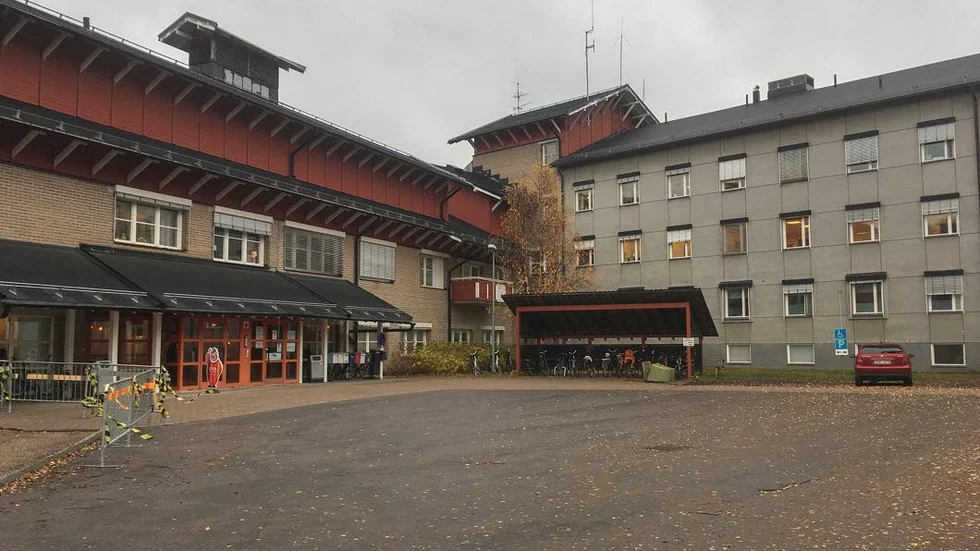 Öppet. Varmvattenbassängen, belägen i fastigheten som kommunen köpte av regionen vid årsskiftet, öppnade igen på tisdagen efter att ha varit stängd sedan februari.