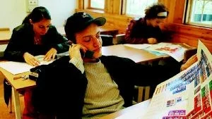 Det är självklart att läraren - som är den som har ansvaret för undervisningens kvalité - ska ha befogenheter att beslagta mobiltelefoner och andra föremål. Märkligt att det ska behövas en lag, tycker Widar Andersson.Foto: Scanpix