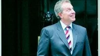 Reinfeldt har varit i Tyskland och pratat skattepolitek och Widar Andersson finner samma teknik hos vår statsminister som den brittisk Tony Blair har använt sig av.							    Foto: Scanpix