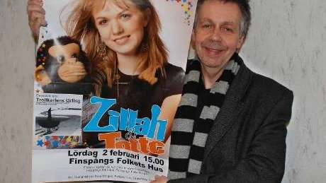 Christer Öjring, kultursekreterare på Finspångs kommun, berättar stolt att Zillah och Totte uppträder på barnteatern i vår. Foto: Matilda Wiman