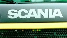 Foto: FREDRIK SANDBERG/SCANPIX 250 anställda, 12 av dem från Västervik, får lämna Scania i Oskarshamn när visstidskontrakten upphör och just nu finns det ingen chans till förlängd anställning.