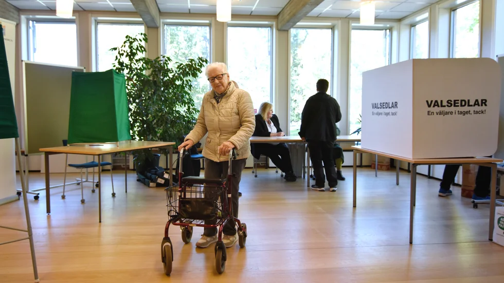 Ejvor Stoltz dök upp direkt när förtidsröstningen startade klockan 10.00 på måndagen i gymnasiebiblioteket i Luleå.