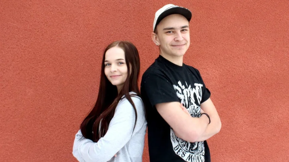 DELAR AV HOTBOX. Emma Lundmark, 16, och Linus Jansson, 16, tävlar i årets uppsättning av Livekarusellen med det 
Arjeplogbaserade bandet Hotbox. De spelar rock och består av sex medlemmar.