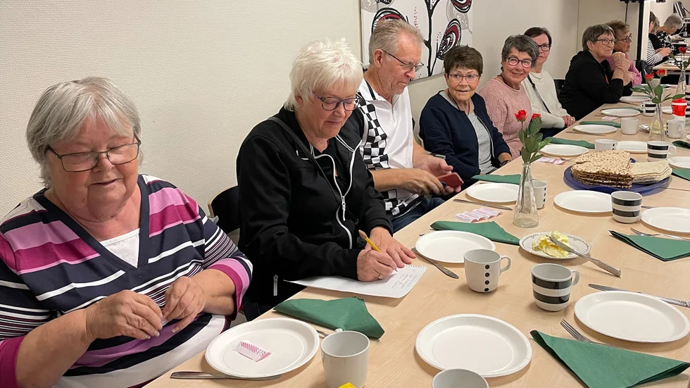 Cirka 55 medlemmar deltog i träffen. Alla på glatt humör.