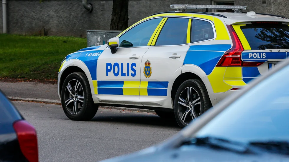 Ingen är gripen efter ett inbrott i en företagslokal.
