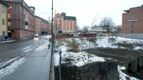 Vy från Gamlebro uppför Västgötegatan. Här till höger avser Ståhls att bygga bostäder, och på andra sidan Västgötegatan ett parkeringshus med  radhus ovanpå!Foto: Robert Svensson