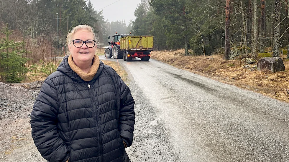 Enköpings kommun återinför vägbidragen för enskilda vägar med statligt stöd. Agnetha Authén, ordförande i Snedens vägsamfällighet, är glad över beskedet.
