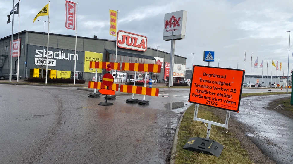 Delar av Norra Svedengatan har stängts av i Tornby. Orsaken är att Tekniska verken förstärker elnätet i industriområdet.
