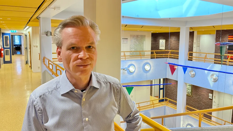 Lars Eriksson han börjat på nya jobbet som kommunchef i Jokkmokk. Nu berättar han varför han valde att göra den långa flytten till norra Sverige.