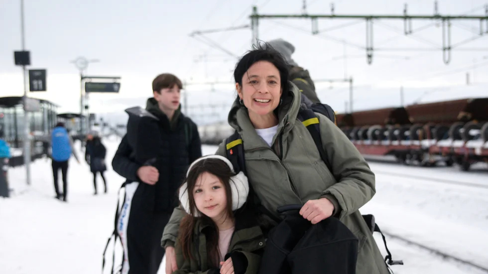 Sara och Uma Bergdahl anlände Kiruna tågstation trots att det var oklart om de skulle få åka med dagens tåg.