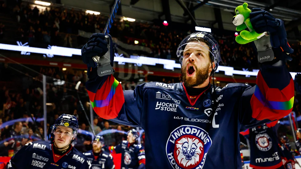 Oscar Fantenberg jublar efter segern mot Luleå. LHC-kaptenen svarade för en ny stark insats och kan summera en stark vecka med sju av nio poäng. 