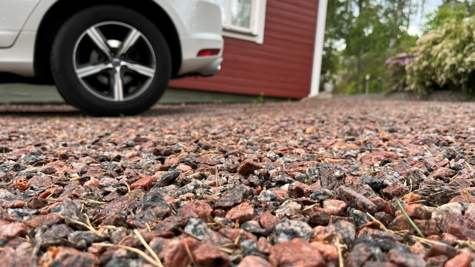 Det har varit flera inbrott i sommarstugor i Mariefredstrakten. En vit skåpbil har setts i sammanhanget, berättar polisen. 