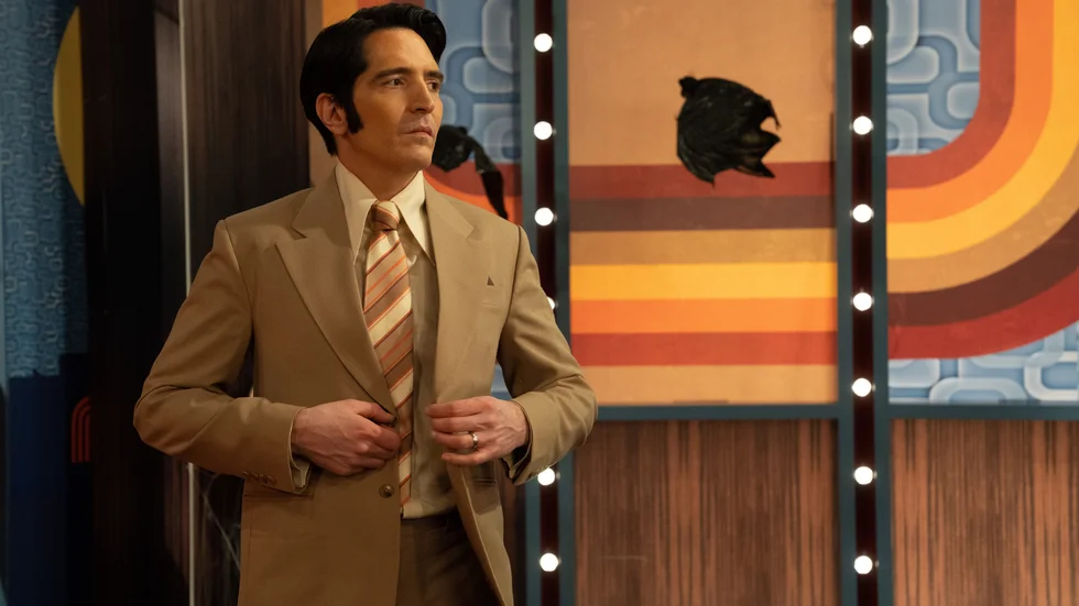 Jack Delroy (David Dastmalchian) kämpar mot de allt sämre tittarsiffrorna för sin talkshow i "Late night with the devil".