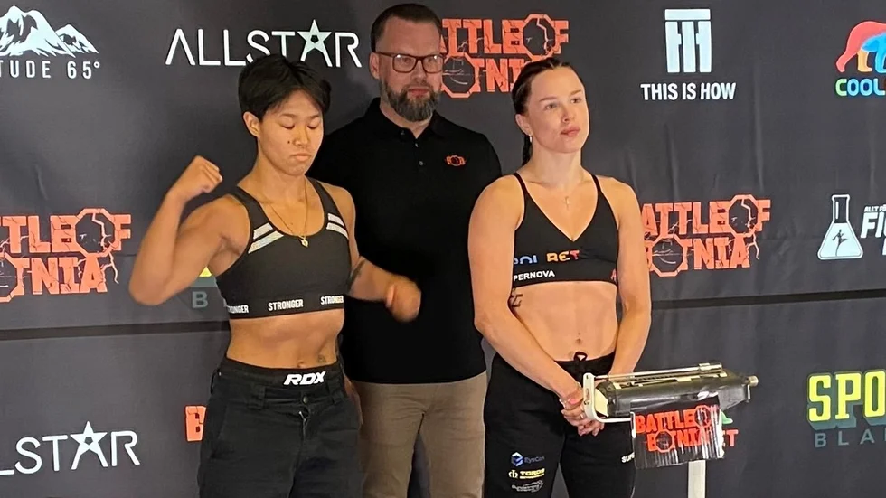 Nova Bergman (till höger), från Luleå, debuterade i MMA i Battle of Botnia-galan i Luleå i början av juni. Här med motståndaren Lisa Domås.