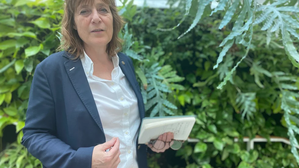   "Det är synd att klottret på universitetsbyggnaderna tar fokus från det vanliga arbetet, särskilt som vi är i examenstider nu", säger Pernilla Björk, presschef på Uppsala universitet.