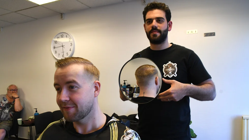 Omar Jaafar har satsat på att förverkliga sin dröm om att bli barberare. I veckan öppnade han och hustrun Sawsan Mhjazy sin barbershop och frisörsalong "One of one" i Åtvidaberg. Förste man till rakning blev tidigare kollegan Carl Henriksson. Näste man blev hans far Michael Henriksson.