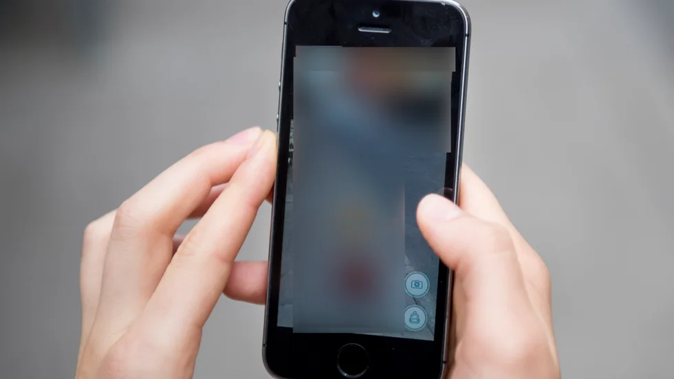 En 16-årig flicka från Piteå ska betala böter för att ha utgett sig för att vara en annan person på sociala medier. (Arkivbild)