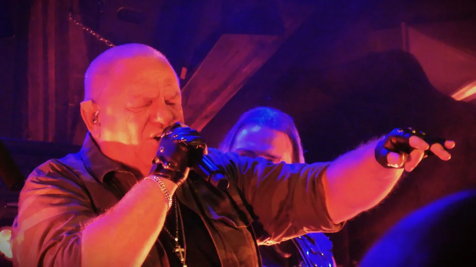 Udo Dirkschneider ger hela åldersdiskrimineringen ett finger rätt upp, han kan länge än.