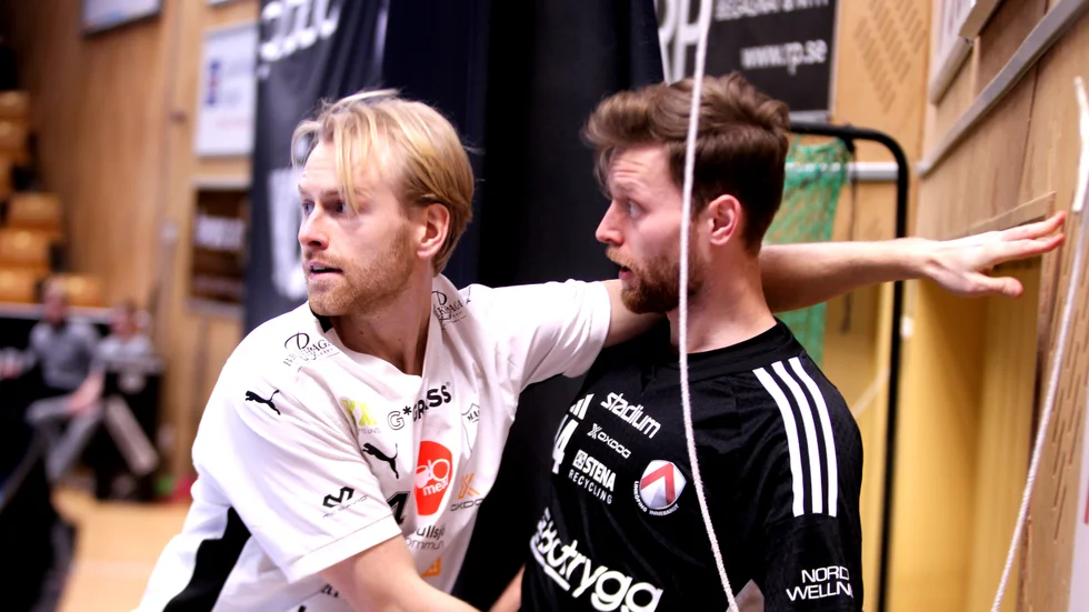 Det gick hett till i den första perioden. Fråga bara Libks danske forward Lukas Eldholm.