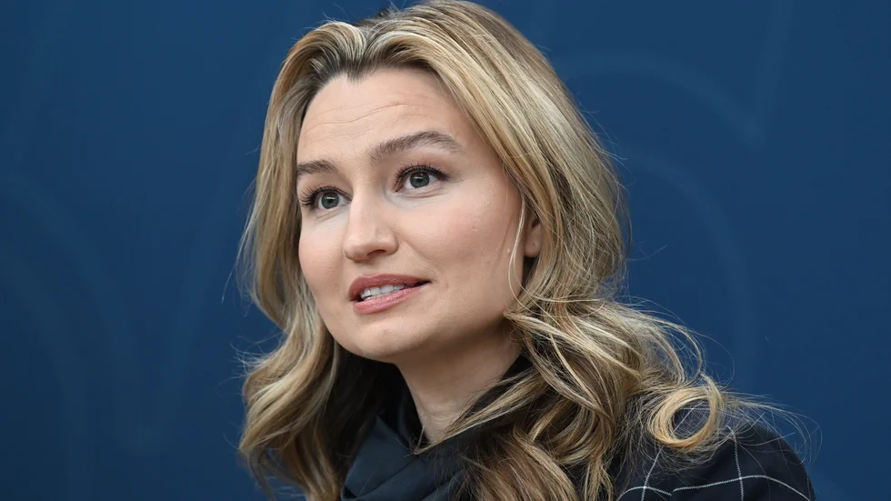 Energi- och näringsminister Ebba Busch har en mycket viktig roll i det gränsland mellan det gamla och det nya läget i energi- och elektricitetspolitiken. Hon är omgiven mycket bra näringslivsfolk; inte minst i de tre stora statliga energibolagen. Viktigt att näringen och staten krokar arm och stakar ut Sveriges väg framåt. 