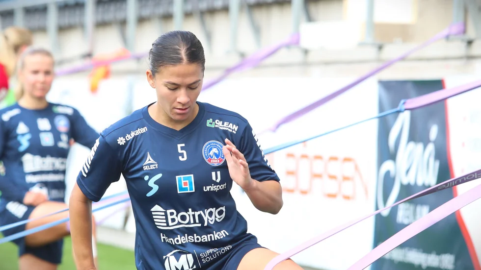 Angela Beard beskrivs som en hemlighetsfull person, men hon känner inte igen sig. "Det bästa och värsta med mig är att jag är svår att få tyst på", säger hon.